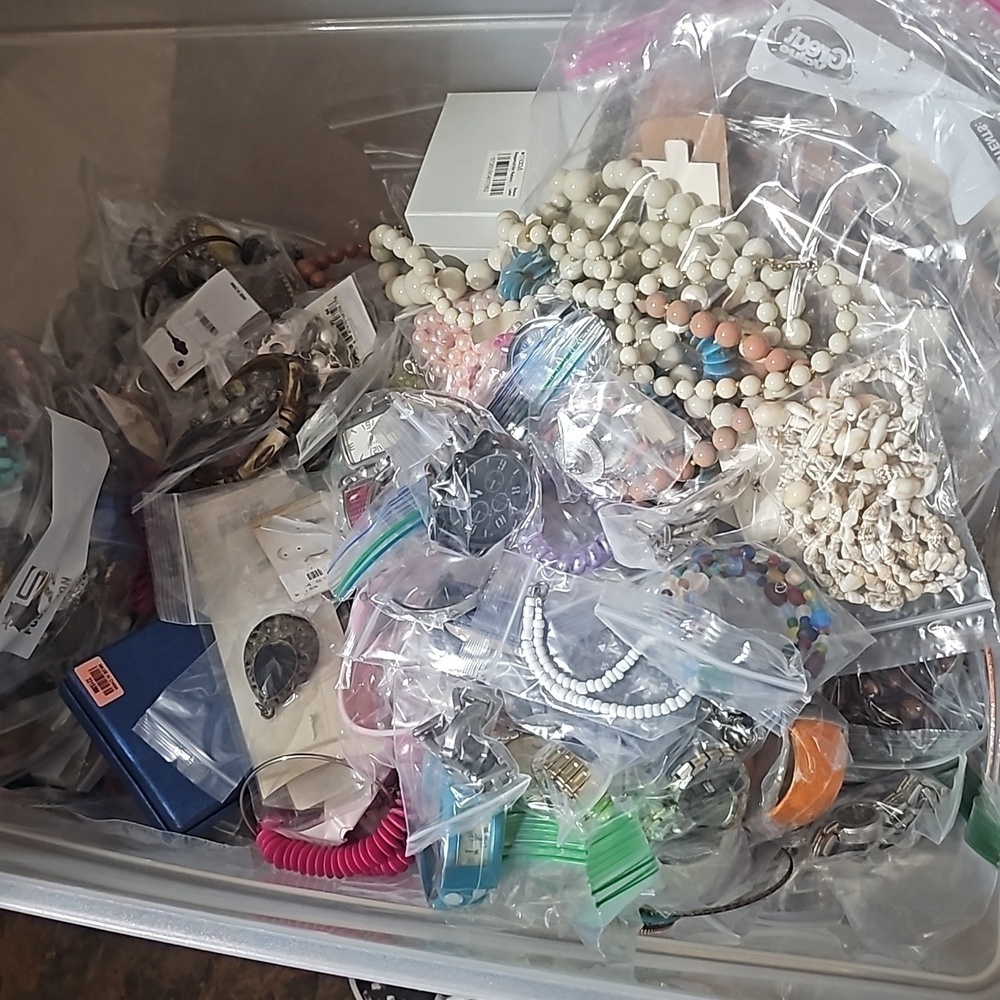 30 Pieces of Stamped Jewelry 📦 Random Lot - Picture 5 of 12